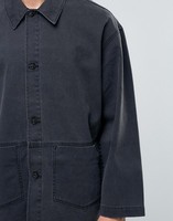 Jaket Kemeja Kasual Pria Katun 100% Logo Kustom Kancing Tunggal Kerah Lipat Saku Besar Jaket Tugas Ukuran Plus