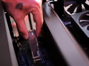 SSD NVMe M.2 PCIe Gen4 ความจุสูง 2TB รุ่น 990 PRO 2280 สำหรับเดสก์ท็อปและแล็ปท็อป ความเร็วในการอ่านสูง ฮาร์ดไดรฟ์โซลิดสเตทแบบภายในรุ่นใหม่ - Product Image 3