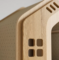 Abri pour chien moderne en bois, design à toit en pente, niche cachette avec coussin, mobilier décoratif pour chien d'intérieur, blanc, écologique, tout-en-un