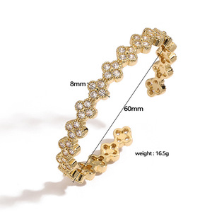 Bracciale da donna di lusso leggero in rame con zirconi, a quadrifoglio, apribile e regolabile, di nicchia, di alta gamma, a petalo di fiore - Product Image 2