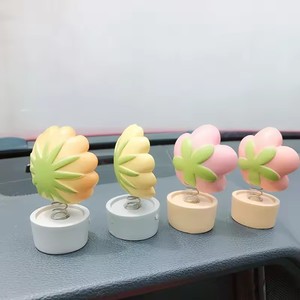 Ornement de voiture en résine Tournesol à tête oscillante, design mignon de haute qualité pour décoration intérieure de voiture et de table, jouet cadeau - Product Image 4