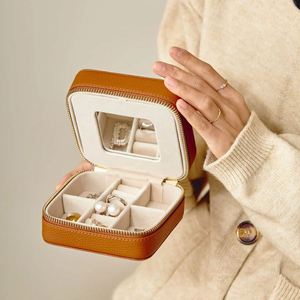 Boîte de rangement pour bijoux en cuir PU avec fermeture éclair, forme carrée, portable, avec miroir, logo personnalisé - Product Image 1