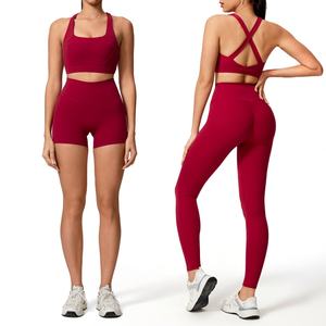 Conjunto de 2 piezas de sujetador deportivo de yoga de secado rápido para mujer con espalda cruzada, cintura elástica y logo frontal/en la cintura - Product Image 2