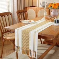 Chemin de table rectangulaire jacquard fait main de style nordique simple de haute qualité avec franges pour la décoration de table à manger à la maison