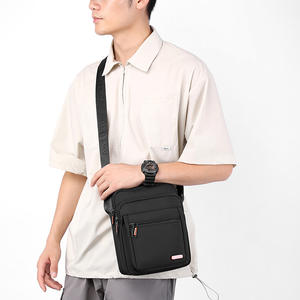 Bolsa de mensajero de nailon de moda al por mayor <span class=keywords><strong>para</strong></span> hombres y <span class=keywords><strong>adolescentes</strong></span> bolsas de pecho de viaje informales con decoración de letras impermeables - Product Image 6