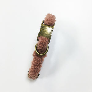 Verstelbare hondenriem van lamswol in bruine fluwelen sherpa, met D-ring, in eigen kleur - Product Image 4