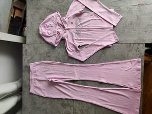 ชุดเซ็ต 2 ชิ้น เสื้อแจ็คเก็ตซิปผู้หญิงพิมพ์โลโก้ตามสั่ง และกางเกงขาบานเอวพับ แต่งแถบสีตัดกันด้านข้าง ชุดวอร์มลำลองสำหรับผู้หญิง - Product Image 4