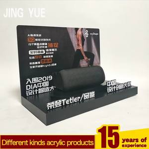 Expositor Acrílico Negro Personalizable, Moderno, de Lujo, Ecológico, Reciclable, con Estantes Escalonados, Resistente al Agua y Ligero - Product Image 2