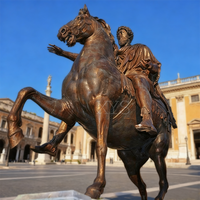 Sculpture d'art métallique, statue de Marcus Aurelius en bronze, idéale pour un centre commercial de style industriel.