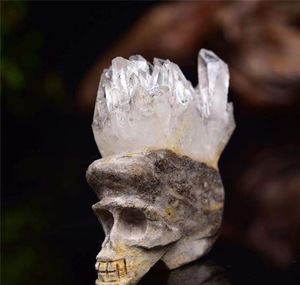 Racimo de cristal blanco natural al por mayor los adornos del cráneo pulidos a mano piedra cruda pulida y tallada decoraciones de escritorio de oficina - Product Image 3