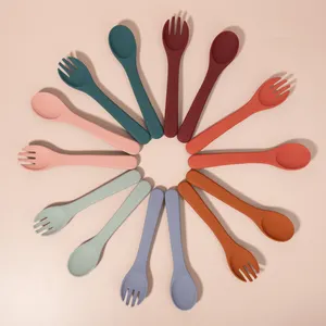 I bambini usano la forchetta per cucchiaio in Silicone per uso alimentare forchetta per cucchiaio per bambini morbida e durevole con personalizzazione del colore