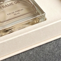 Boîte rigide magnétique personnalisée de style livre blanc pour présentation horizontale de flacon de parfum, pour emballage de parfum sur mesure