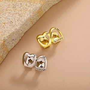 Vrouwen K9 Tanden Goud Open Gezicht Hartvormig Raam Grillz 18K Verguld Messing Metalen Zirkonia Diamanten 2 Tanden Grillz - Product Image 3