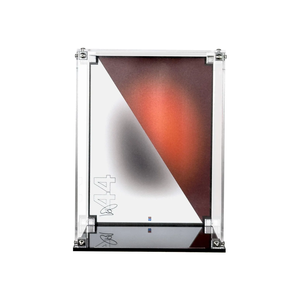 Vitrine en acrylique écologique sur mesure pour casque <span class=keywords><strong>Scuderia</strong></span> HP Lewis Hamilton avec fond imprimé UV - Product Image 4