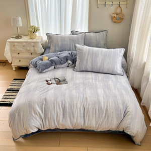 Conjunto de Roupa de Cama em Veludo de Leite Espesso com 4 Peças e Acabamento em Costura de Concha - Product Image 6