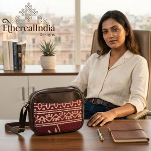 Bolso Bandolera Maroon con Estampado Tribal, Bolso Cruzado Hecho a Mano de Algodón, Bolso Étnico para Uso Diario - Product Image 6