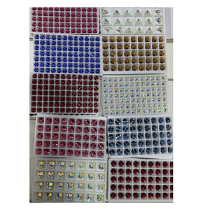 En gros, Pierres à coudre en verre Topaz Gold, <span class=keywords><strong>Strass</strong></span> fantaisie Rivilo ovales, triangulaires, ovales à dos plat, Perles de cristal à coudre pour vêtements et chaussures - Product Image 2