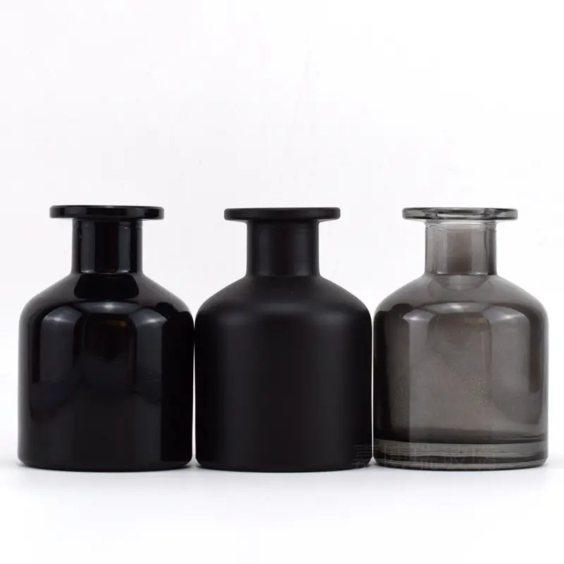 Decorative 200ml Aromatherapy Bottle with Cap Round Shaped black Glass Reed Diffuser Car Room Diffuser Glass Bottle