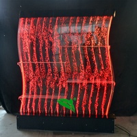 Meuble bar lumineux moderne en forme de S Armoire bar mobile à LED Présentoir à vin avec mur à bulles d'eau et étagères