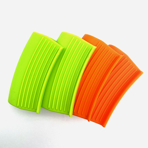 Utensili da cucina all'ingrosso utensili da cucina resistenti al calore presine Cover Silicone Assist supporto per manico caldo per padelle in ghisa - Product Image 4