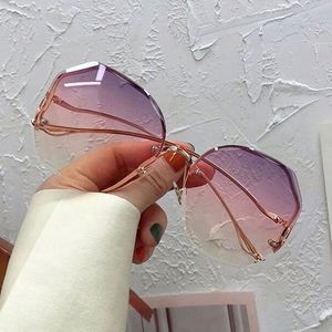 Gafas de Sol Redondas Irregulares con Degradado para Mujer, Logotipo Personalizado, Venta al Por Mayor, Montura Metálica Sin Aro, Patillas Curvas - Product Image 5