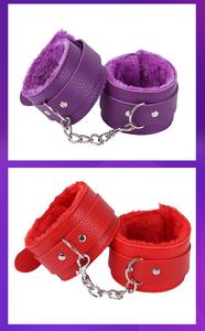 Juguete de bondage SM, esposas de felpa de cuero, supertexturizadas, de PVC - Product Image 5