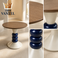 Table d'appoint ronde moderne pour hôtel, plateau en bois personnalisé, base sculpturale sur piédestal pour projets de hall d'entrée, de salon, de café et de villa