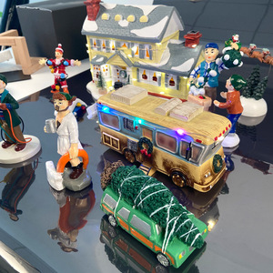 DAMAI Resin Christmas Scene Village Houses Town with Warm White LED Light Battery Operate Christmas Ornament - Product Image 3