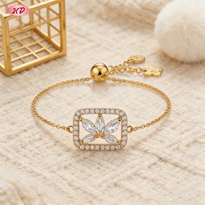 Bracciale Hengdian con Zirconi a Forma di Fiore e Cornice Quadrata Placcato Oro 18K, Bracciale Scorrevole da Donna per Uso Quotidiano - Product Image 3