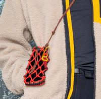 Porte-bouteille d'eau unique avec nœuds, sac de survie, cordon en strass, porte-téléphone en macramé scintillant avec mousqueton pour le camping
