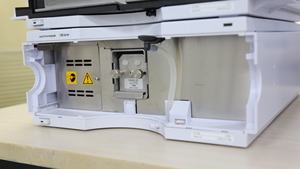 HPLC AgilentR 1200 de Segunda Mano, Horno para Columnas de Cromatografía, Detector UV, Análisis Químico Farmacéutico - Product Image 4