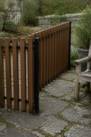 Système de clôture de jardin en composite bois-plastique (WPC) durable et anticorrosion, avec design à lattes verticales pour balcons, vente en gros
