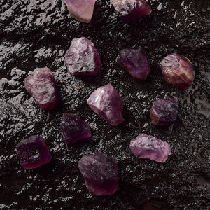 Pierre de cristal de <span class=keywords><strong>fluorite</strong></span> violette pour la protection de l'énergie de mise au point d'intuition-pour les styles de mascotte de lettres d'amour Feng Shui - Product Image 4