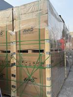 575-600W Usine Directement Eu Stock Jinko Panneaux Solaires Bifacial 580w 590w Module Solaire Mono Demi-Cellule pour Système de Stockage d'Énergie