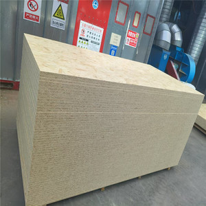 Panneaux OSB (Osson Board) en pin radié, fabriqués à partir de pin massif, pour la construction de meubles, murs, toitures et plafonds, surface finie - Product Image 5