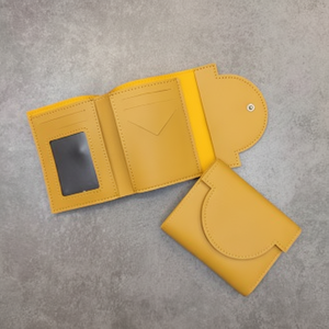 กระเป๋าสตางค์ใส่บัตรดีไซน์เรียบง่ายสีเหลือง - Product Image 1