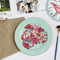 Fabrication professionnelle Prix promotionnel Service à thé européen de l'après-midi Assiette en céramique de porcelaine osseuse au design traditionnel