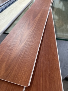 <span class=keywords><strong>พื้น</strong></span>ไวนิลลายไม้ PVC กันน้ำ 6 มม. สำหรับปู<span class=keywords><strong>พื้น</strong></span>ภายในอาคาร เป็นมิตรกับสิ่งแวดล้อม ทนทานต่อการสึกหรอและกันลื่น เหมาะสำหรับห้างสรรพสินค้าและโรงแรม - Product Image 2