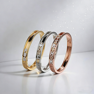 Pulsera Ajustable con Dijes Personalizados, Brazalete Deslizante con 12 Opciones de Letras en Inglés, Dijes de Corazón y Estrella con Piedra de Nacimiento para Mujer - Product Image 1