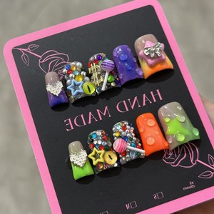 Ongles artificiels transfrontaliers style doux et cool, à couverture complète, en forme de bec de canard, fabriqués au Shandong, avec motifs étoiles à carreaux irisés - Product Image 4