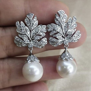 Orecchini a Foglia con Perle e Cristalli per Donne, Eleganti Accessori Ispirati alla Natura per Uso Quotidiano - Product Image 4