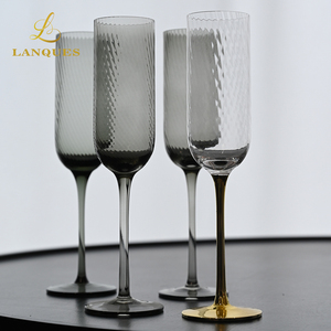 Flûtes à <span class=keywords><strong>champagne</strong></span> ondulées <span class=keywords><strong>de</strong></span> design européen Lanques, verres à vin pour la maison, les mariages et les événements <span class=keywords><strong>de</strong></span> restauration - Product Image 5
