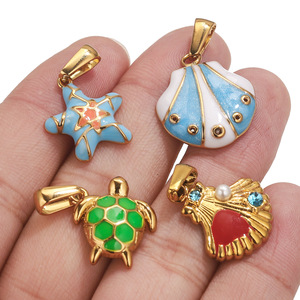 Dijes de Esmalte Dorado con Motivos Marinos |   Colgante de Acero Inoxidable Chapado en Oro PVD de 18K para Fabricación de Joyería DIY |   Concha de vieira, tortuga marina, estrella de mar - Product Image 6