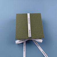 Boîtes cadeaux en carton rigide en forme de livre blanc avec logo moderne rétro personnalisé Boîte à bijoux à rabat