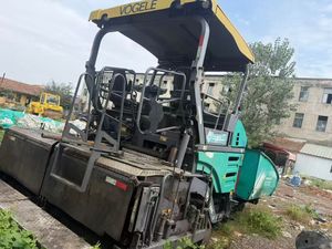 Finitrice per Asfalto Usata di Alta Qualità Originale 1800-2L con Motore Perkins, Capacità 700t/h, Velocità 4.5km/h in Vendita - Product Image 3