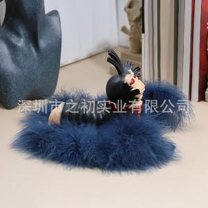 La nueva mesa de peluche de oruga de Labyrinth - Product Image 3