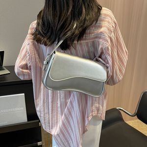 Bolso de Hombro Cruzado de Piel Sintética para Mujer con Forro de Poliéster, Cierre de Cremallera y Hebilla Magnética, Estilo Urbano de Moda - Product Image 4