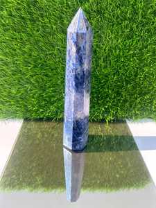 Elegante torre de cristal de sodalita tradicional, piedras preciosas naturales hechas a mano, meditación, energía calmante espiritual, otras artesanías de cristal - Product Image 2