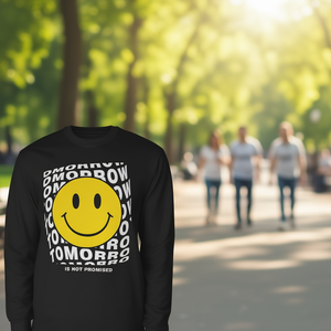 Camiseta de Manga Larga Tomorrow con Diseño Gráfico de Cara Sonriente Amarilla, Ropa Promocional - Product Image 3