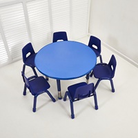 Ensemble de table et de chaises rondes en plastique coloré de conception moderne pour la sécurité des enfants, adapté aux écoles maternelles et aux garderies